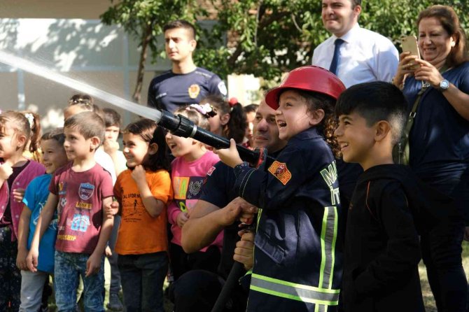 Manisa İtfaiyesi Minik Misafirlerini Ağırladı