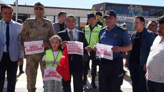 Erciş’te ‘Yayalara Öncelik, Hayata Saygı Duruşu’ Etkinliği Düzenlendi