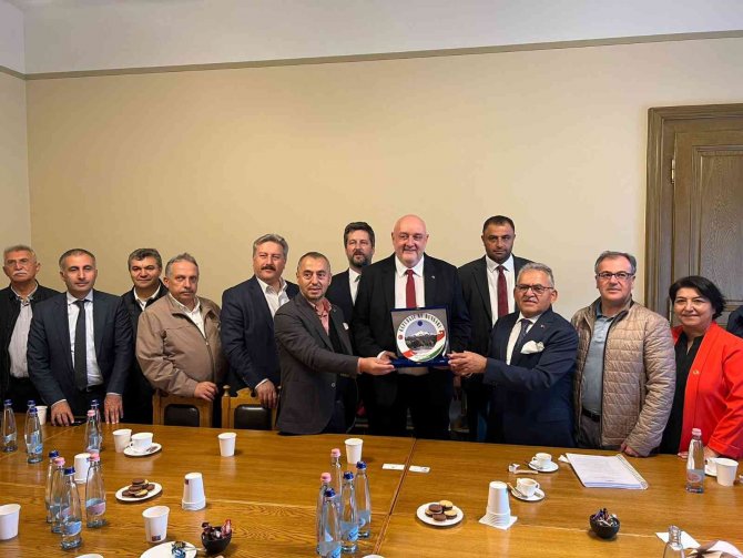 Başkan Büyükkılıç, Macaristan Parlamento Binası’nı Gezdi