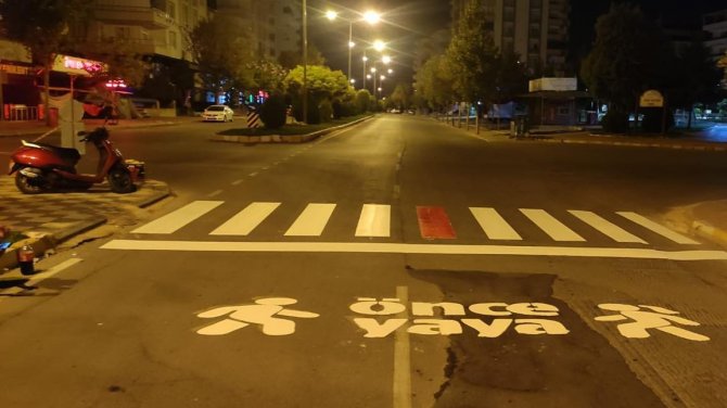Kilis’te Yaya Geçidi Çizgileri Boyanıyor
