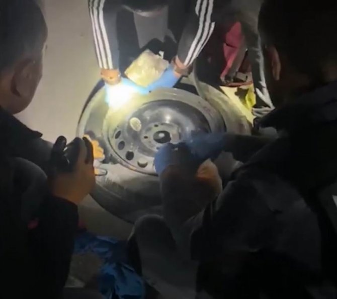 Konya’da Stepneye Zulalı 5 Kilo 252 Gram Uyuşturucu Ele Geçirildi