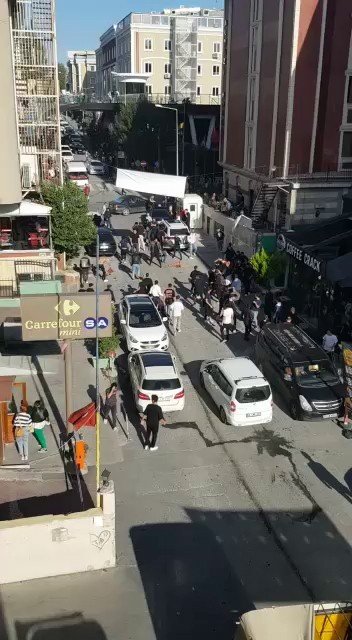 Küçükçekmece’de Taraftarların ‘Duba Ve Sandalye’li Kavgası Kamerada