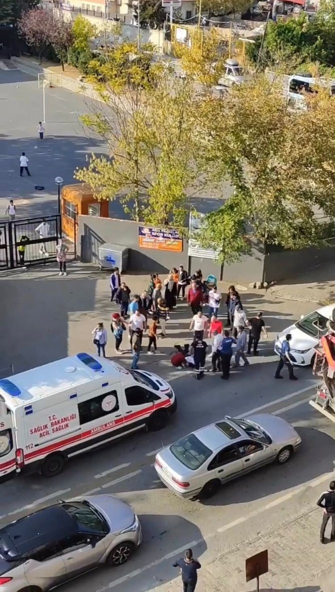 Maltepe’de Su Almak İçin Yolun Karşısına Geçen Öğrenciye Araba Çarptı
