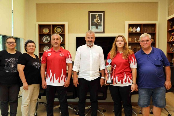 Başkan Sözen Kick Boks Şampiyonunu Ağırladı