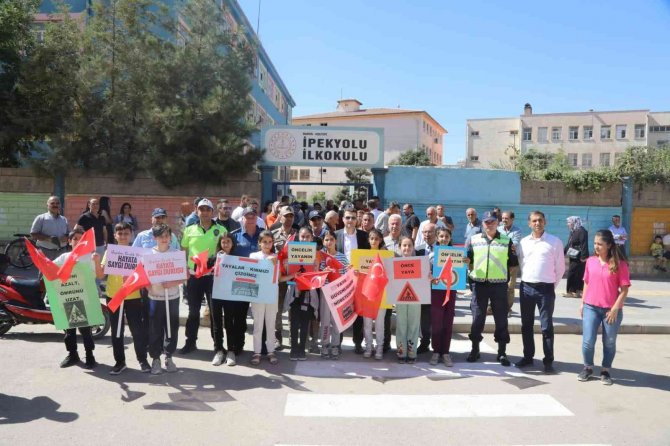 Kızıltepe’de “Yayalara Öncelik Duruşu, Hayata Saygı Duruşu” Etkinliği