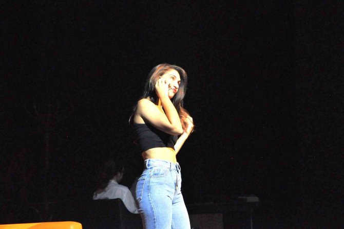 Kadına Yönelik Şiddet Tiyatro Gösterisi İle Sahnelendi