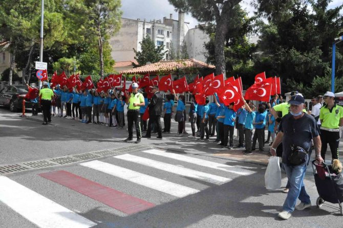 Menteşe’de Yaya Geçitleri Kırmızıya Boyandı