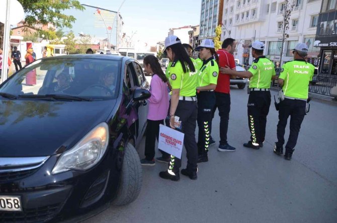 Muş’ta "Yayalara Öncelik Duruşu, Hayata Saygı Duruşu" Etkinliği Yapıldı