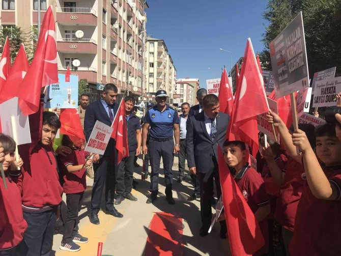 Öğrenciler, ‘Yayalara Öncelik Duruşu, Hayata Saygı Duruşu’ Dedi