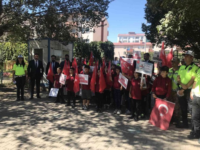 Öğrenciler, ‘Yayalara Öncelik Duruşu, Hayata Saygı Duruşu’ Dedi