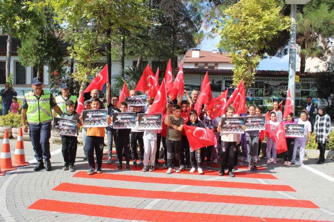 Osmaneli’nde ’Yayalara Öncelik Duruşu, Hayata Saygı Duruşu’ Uygulaması