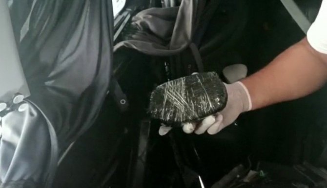 Şüphe Üzerine Durdurulan Minibüste 12 Kilo Esrar Ele Geçirildi