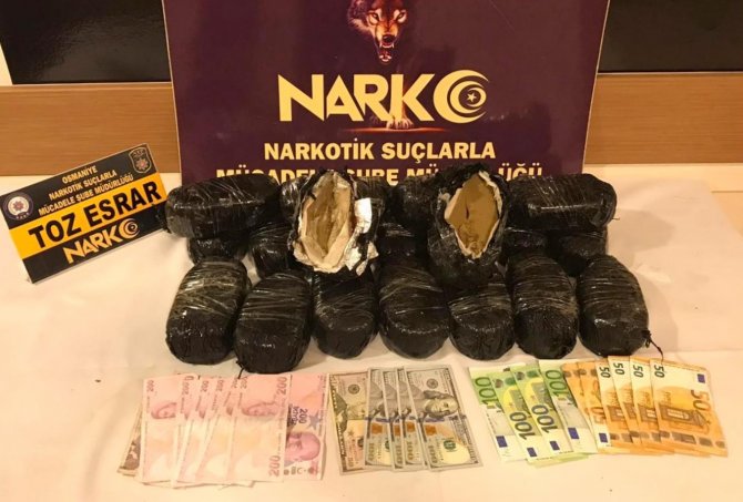 Şüphe Üzerine Durdurulan Minibüste 12 Kilo Esrar Ele Geçirildi
