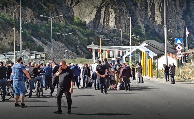 Rusya-gürcistan Sınırındaki Yoğunluk Devam Ediyor