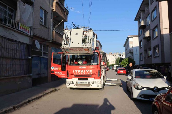 Kayıp Kadın İçin Ekipler Seferber Oldu, Mahalleli Sokağa Döküldü
