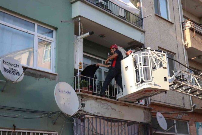 Kayıp Kadın İçin Ekipler Seferber Oldu, Mahalleli Sokağa Döküldü