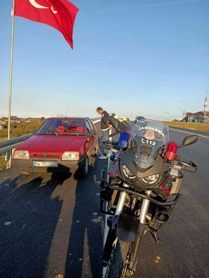 Çaldığı Otomobille Geziyordu, Kovalamacanın Ardından Yakayı Ele Verdi
