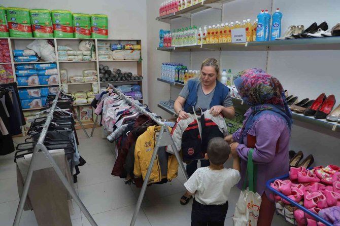 Şehitkamil’den Dar Gelirli Ailelere Kışlık Giyim Yardımı
