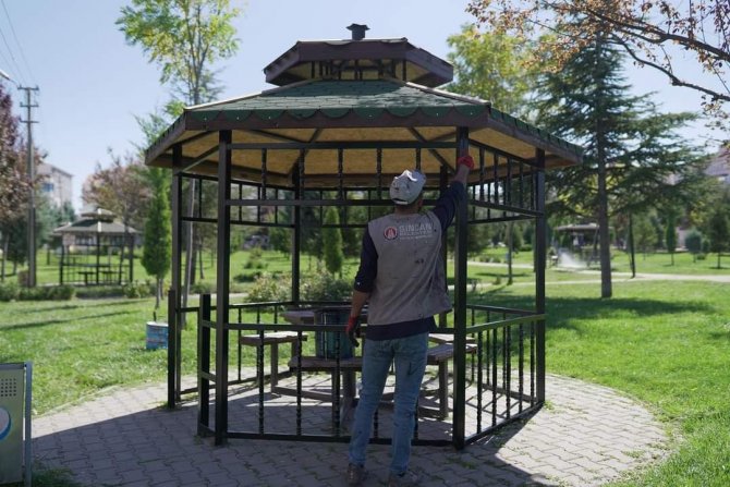 Sincan Parklarında Yenileme Çalışmaları Devam Ediyor