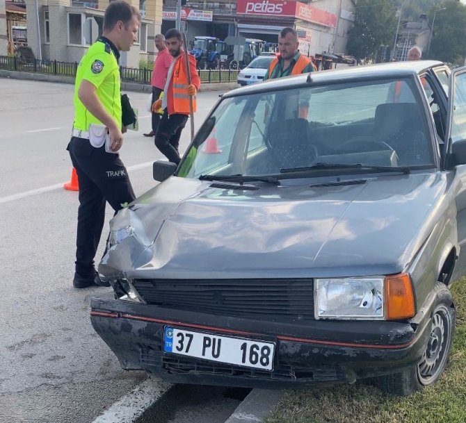 Sinop’ta Trafik Kazası: 2 Yaralı