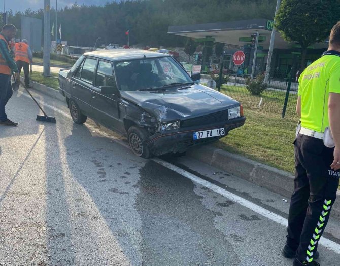Sinop’ta Trafik Kazası: 2 Yaralı