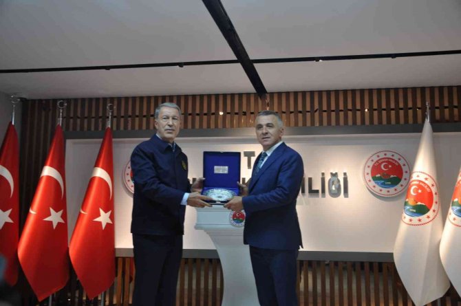 Milli Savunma Bakanı Akar: "Tsk, Kuzey Irak’a 140 Kilometre Girdi"