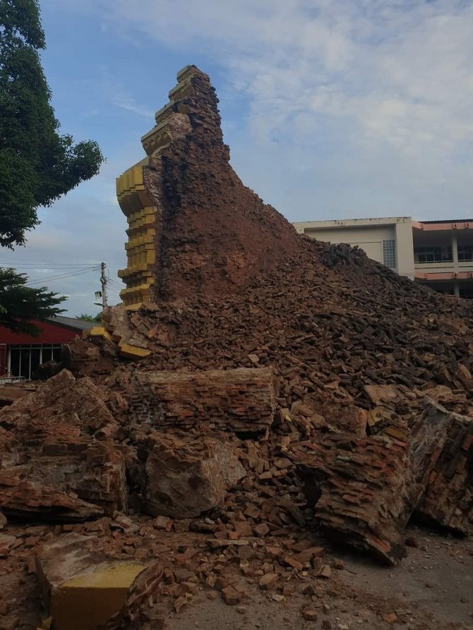 Tayland’da 500 Yıllık Tapınakta Çökme