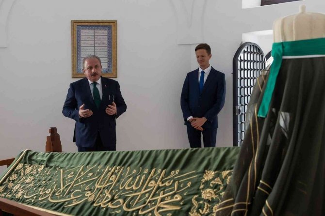 Tbmm Başkanı Şentop, Macaristan’da Gül Baba Türbesi’ni Ziyaret Etti
