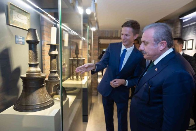 Tbmm Başkanı Şentop, Macaristan’da Gül Baba Türbesi’ni Ziyaret Etti