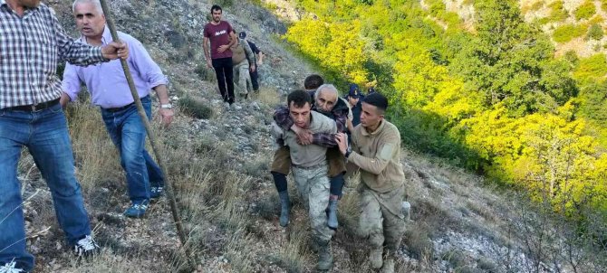 Umutlar Tükenmek Üzereyken Bulundu, Mehmetçik Sırtında Taşıdı
