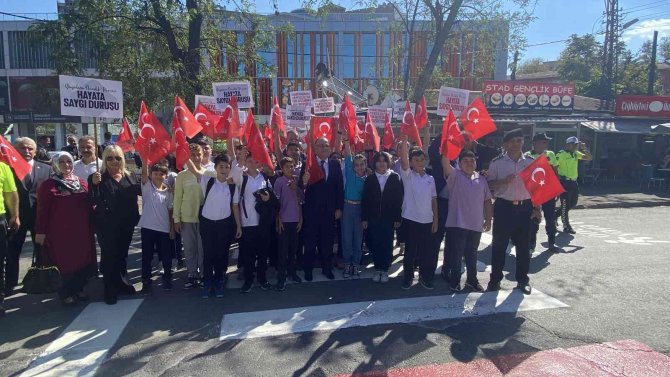 ‘Yayalara Öncelik Duruşu, Hayata Saygı Duruşu’ Etkinliği Yapıldı
