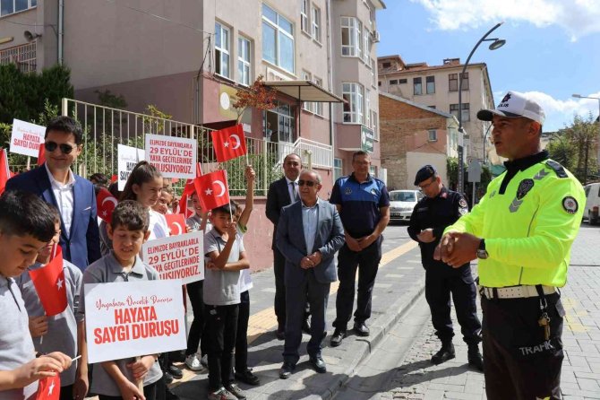 Gördes’te ’Yayalara Öncelik Duruşu’ Etkinliği Düzenlendi