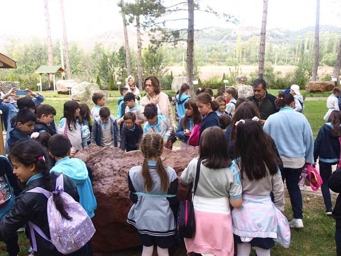 Minik Öğrenciler Kayaç Parkını Gezdi