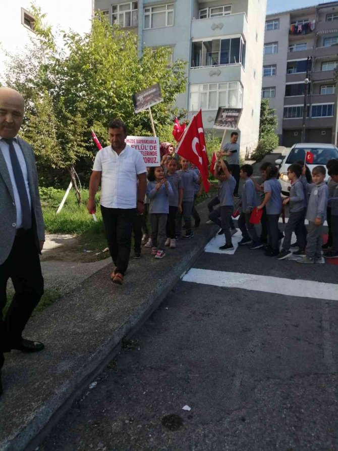 Alaplı’da Yaya Geçitleri Kırmızıya Boyandı