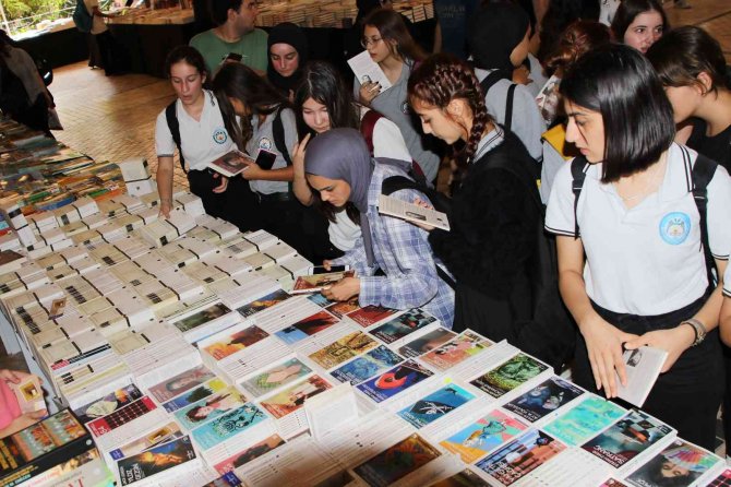 4. Alanya Kitap Fuarı Misafirlerine Kapılarını Açtı