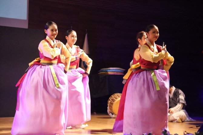 Asü’deki Etkinlikte Güney Kore Kültürü Tanıtıldı