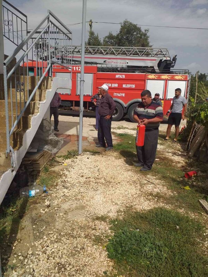 Korkuteli’nde Evde Çıkan Yangın Ucuz Atlatıldı
