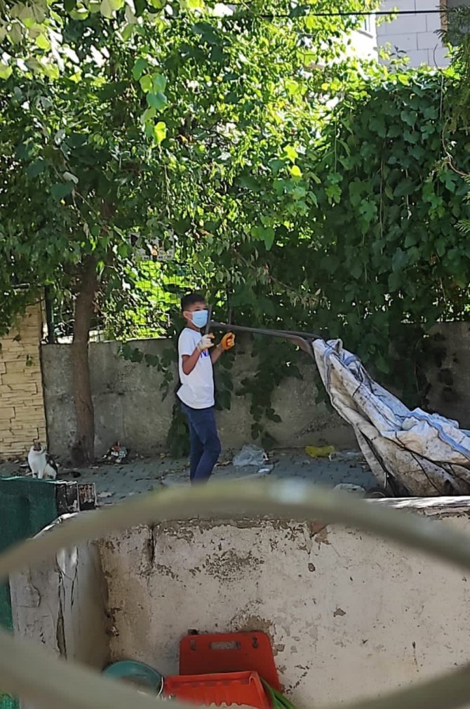 Çekçekli Arabayla Geldiler, Bilgisayar Monitörü Çaldılar