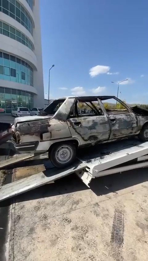 Balıkesir’de Araç Yangınları Paniğe Yol Açtı