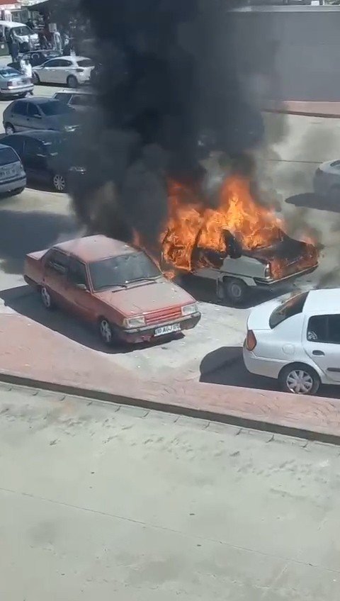 Balıkesir’de Araç Yangınları Paniğe Yol Açtı