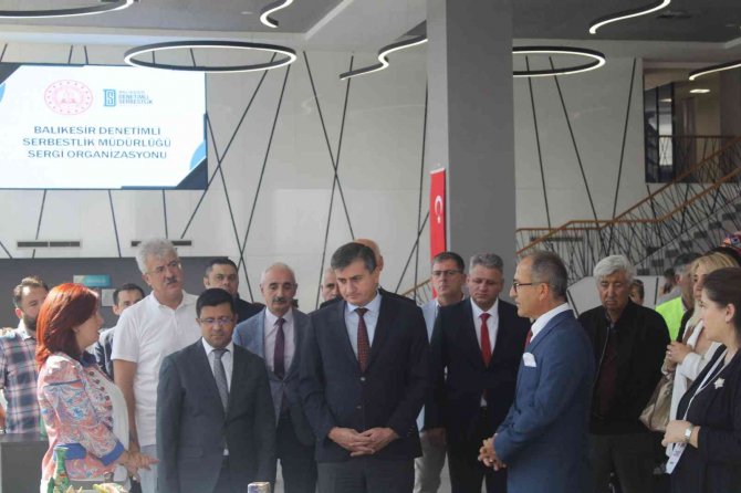 Balıkesirli Yükümlülerden Ebru Ve Resim Sergisi