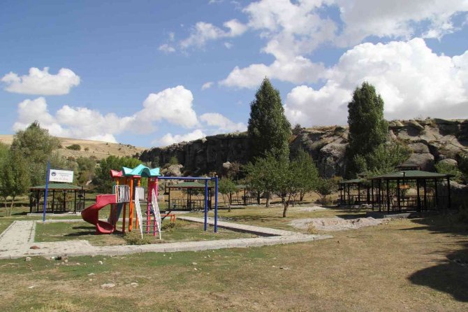 Altyapı Çalışmaları Tamamlanan Güllüce Mahallesi Yeni Sosyal Donatılarına Kavuştu