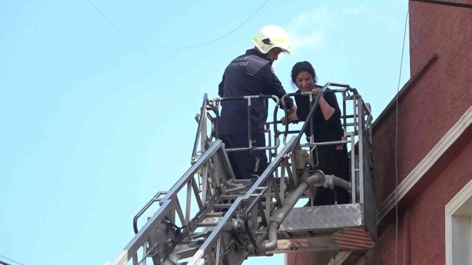 Zamanla Yarış...i̇tfaiye Ve 112 Ekipleri 2 Canı Böyle Hayata Döndürdü