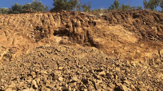 Gemlik’te Yol Çalışmasında Tarihi Kalıntılar Bulundu
