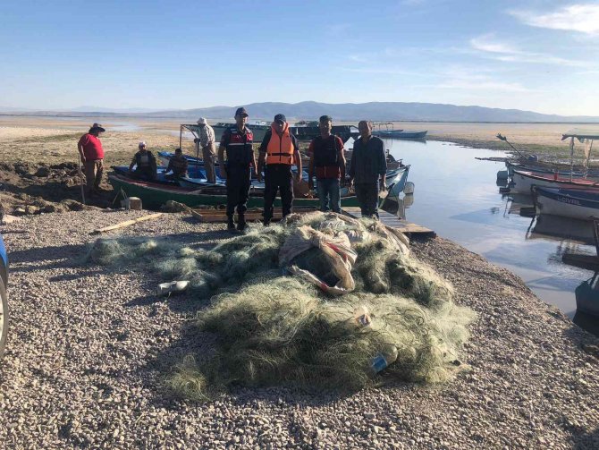 Gölde Yasak Olan Ağlara El Konuldu