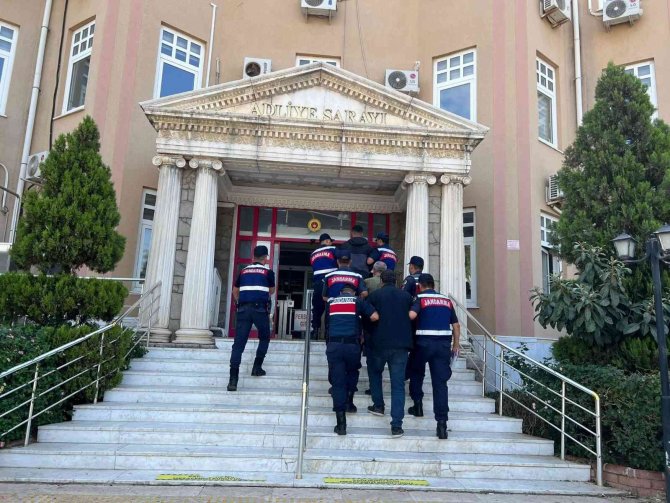 Didim Jandarması Göçmen Kaçakçılarına Suçüstü Yaptı: 2 Tutuklama