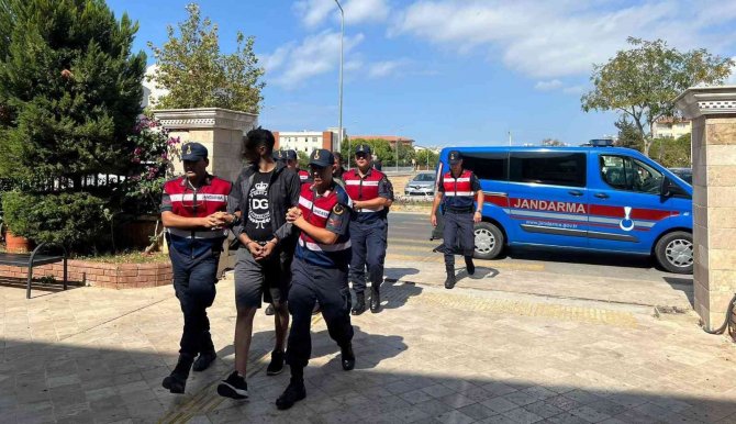 Didim Jandarması Göçmen Kaçakçılarına Suçüstü Yaptı: 2 Tutuklama