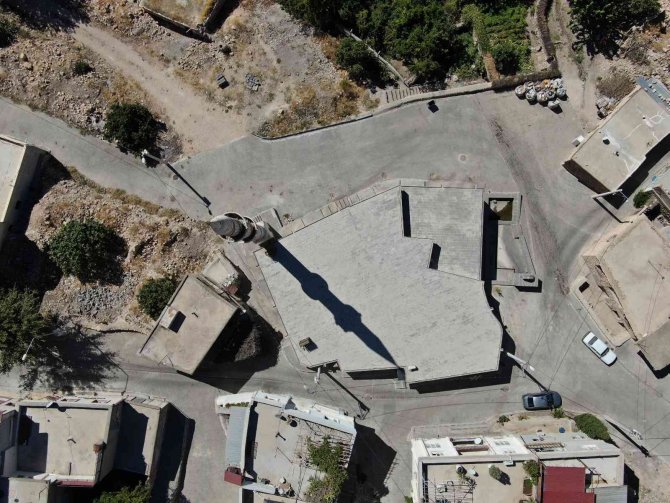 Diyarbakır’da 650 Yılından Kalma Cami Zamana Direniyor