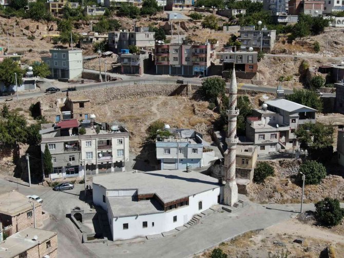 Diyarbakır’da 650 Yılından Kalma Cami Zamana Direniyor