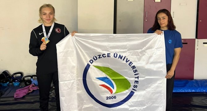 Düzce Üniversitesi Öğrencisi Emine Çakmak Dünya Şampiyonu Oldu
